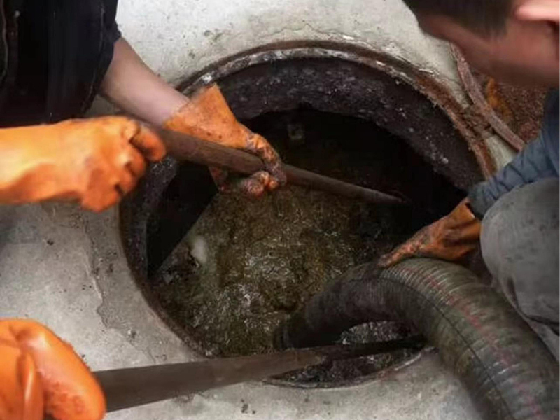 德安清理化粪池时如何避免沼气的危害?